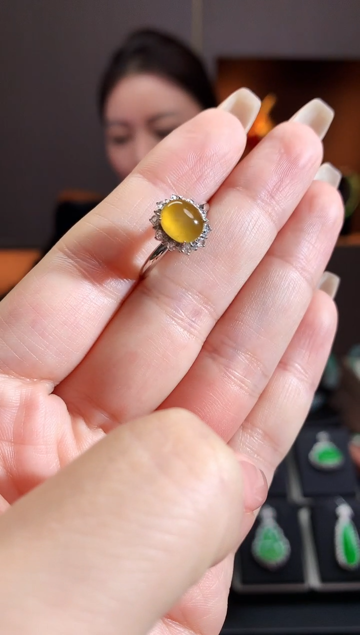 【闪购商品】翡翠吊坠(不含链)18K金镶嵌黄翡戒指