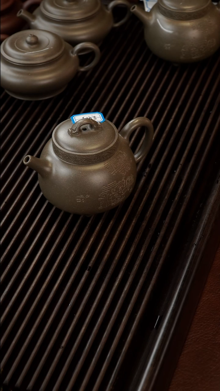 茶壶紫砂吴*了半手松华青段三足玉鼎微瑕