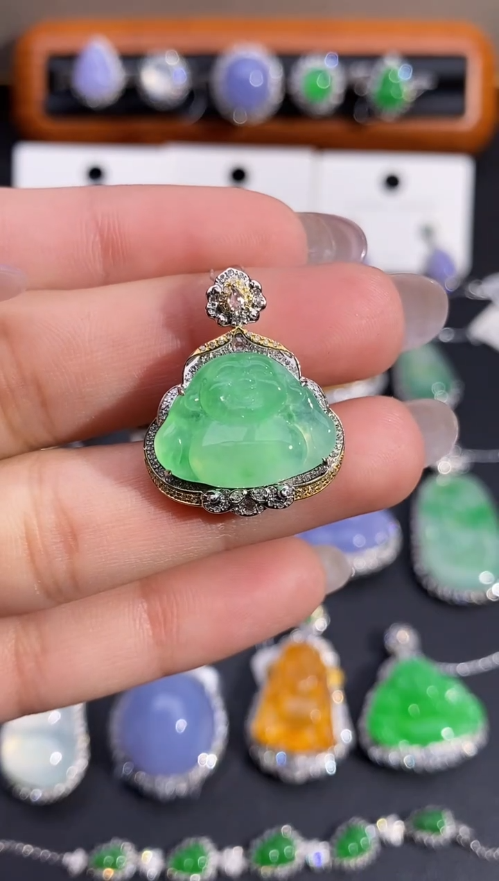 【闪购商品】翡翠颈饰18K金镶嵌吊坠