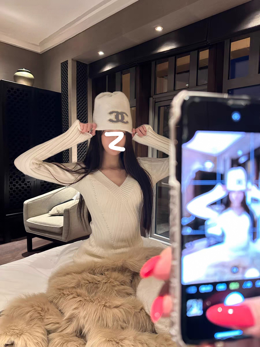 番茄园  奶油娇女 杏色麻花V领毛衣加厚针织衫