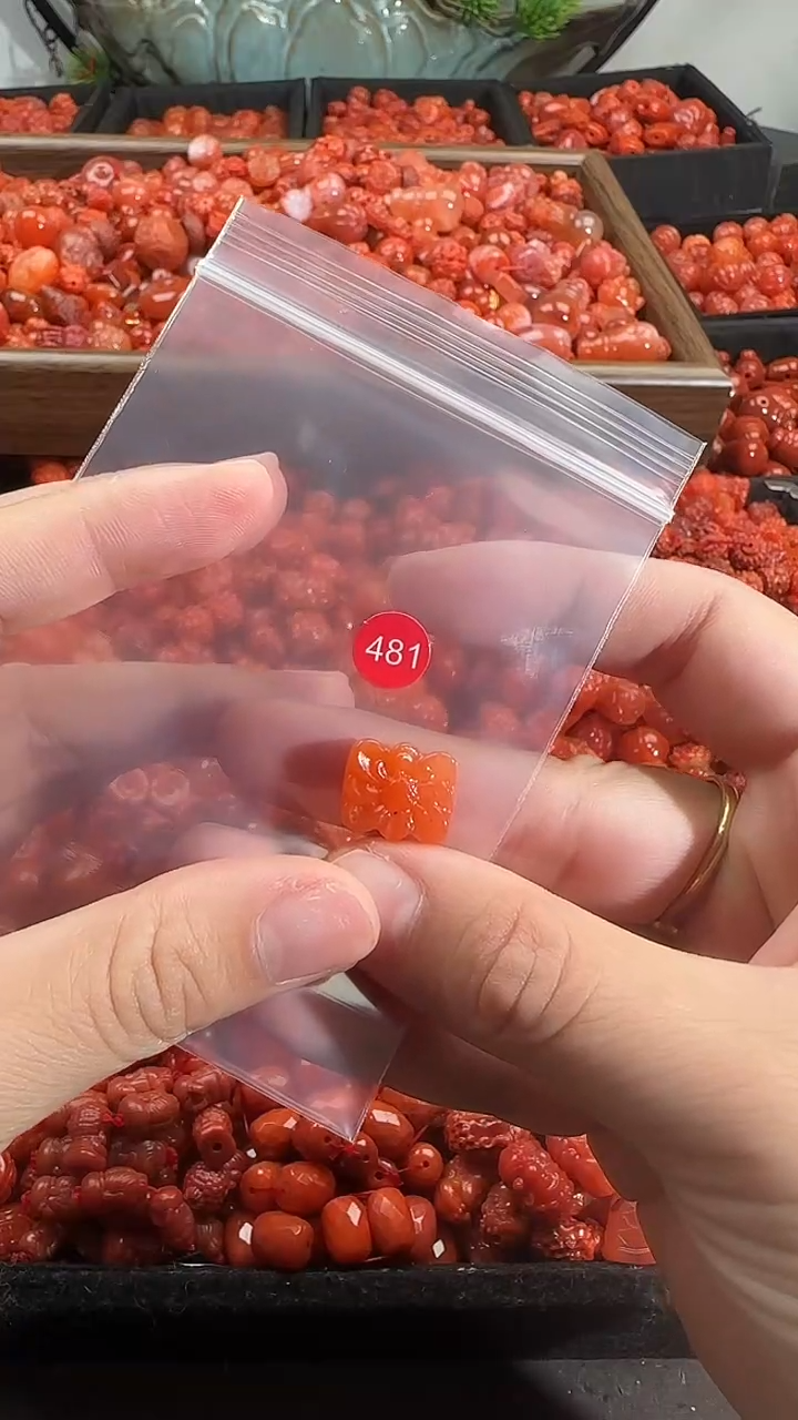 颈饰未镶嵌南红玛瑙1