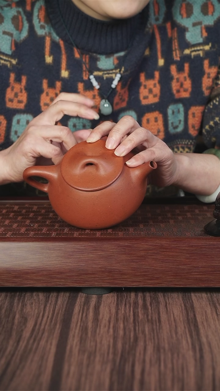 【闪购商品】紫砂茶壶老朱泥 景舟石瓢  350cc