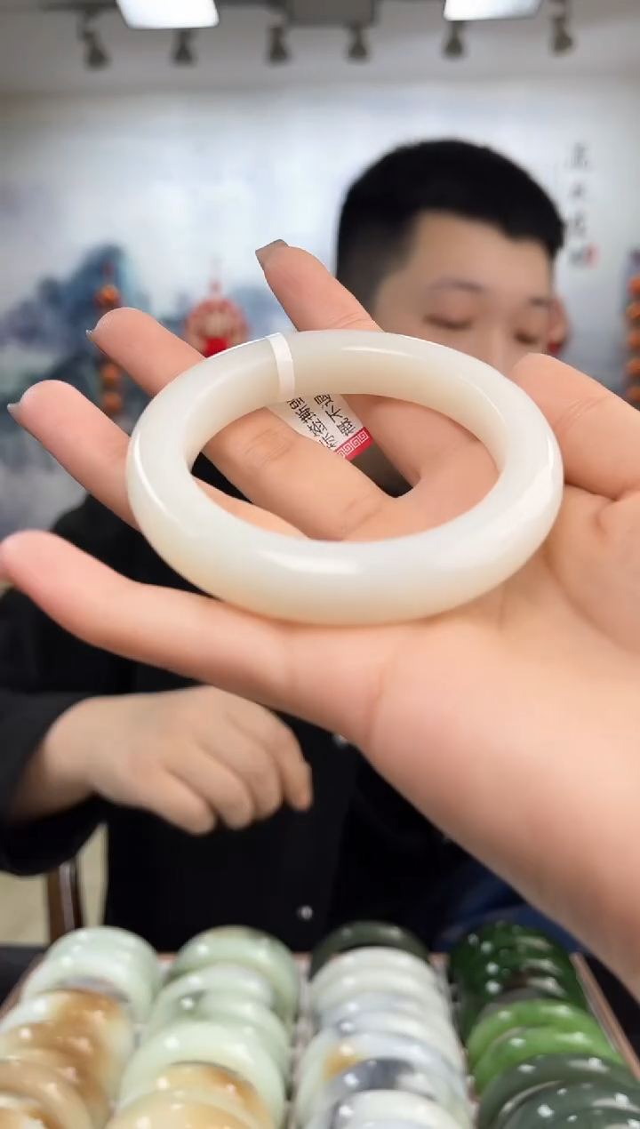 【闪购商品】和田玉手镯未镶嵌54+圈口仅一只