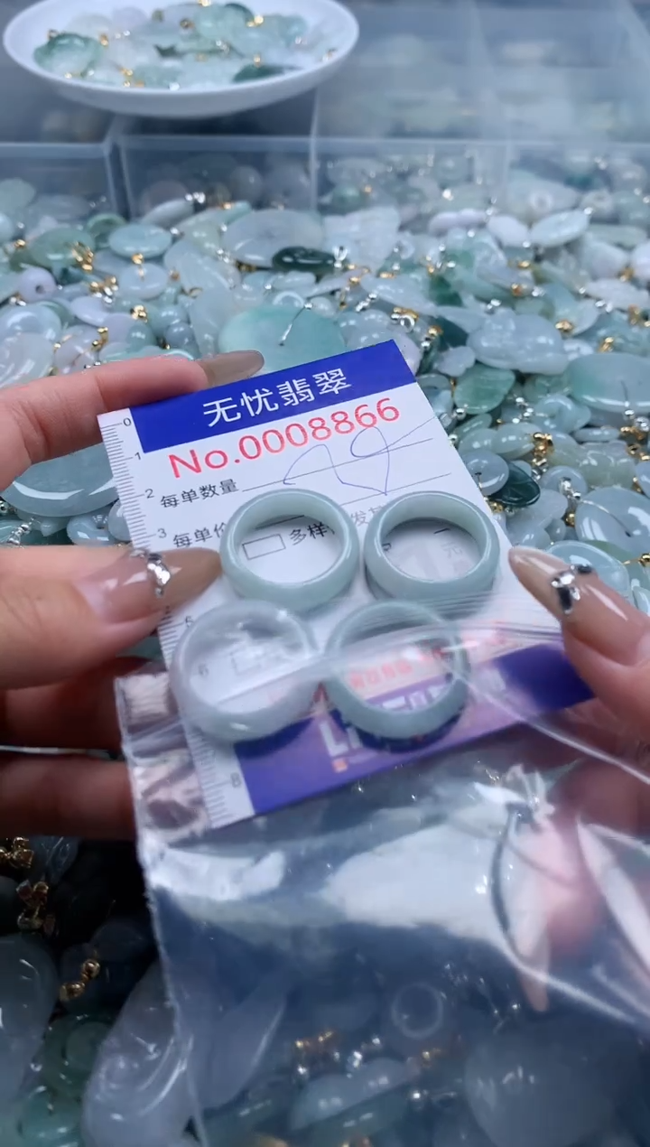 翡翠未镶嵌吊坠(不含链)8846