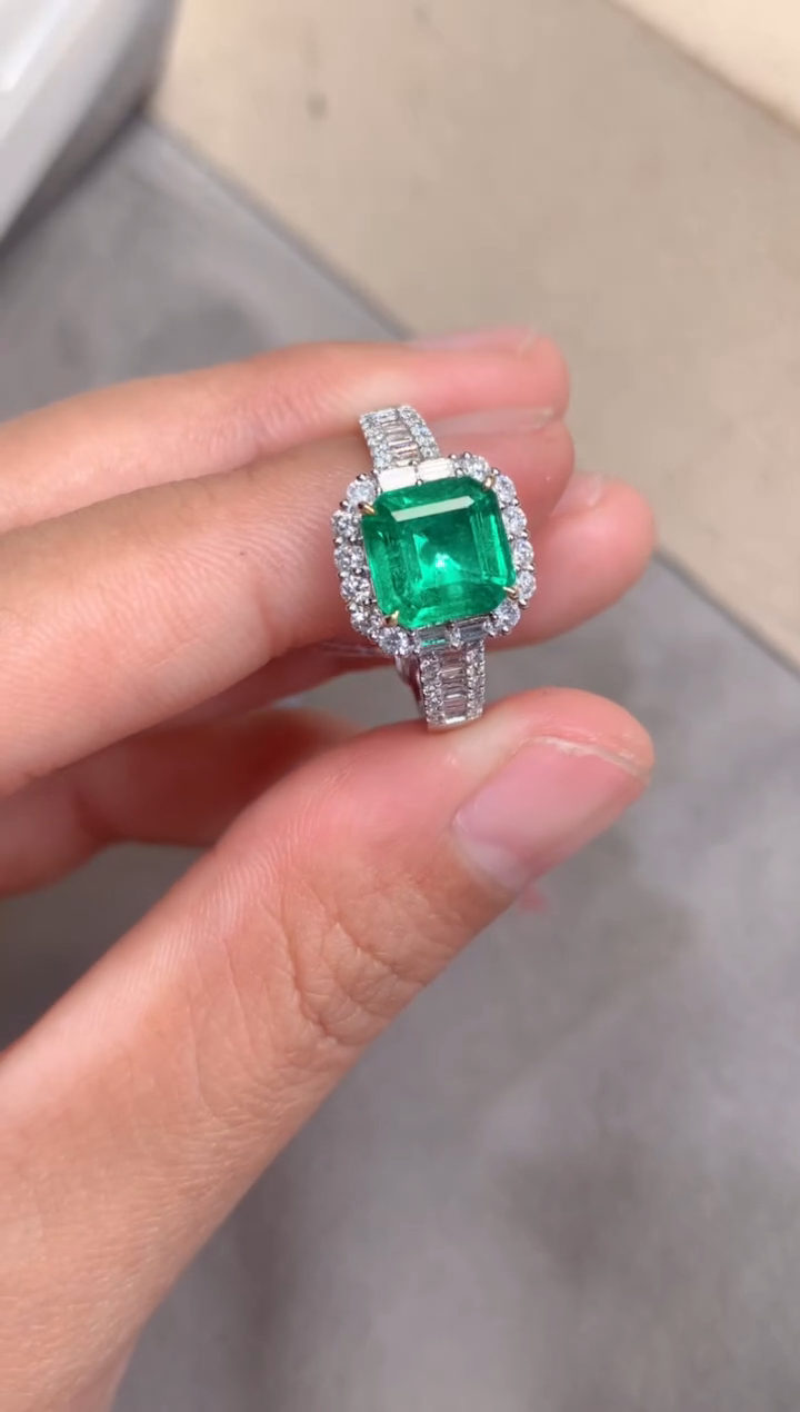 【闪购商品】祖母绿戒指18K金镶嵌1.875CT