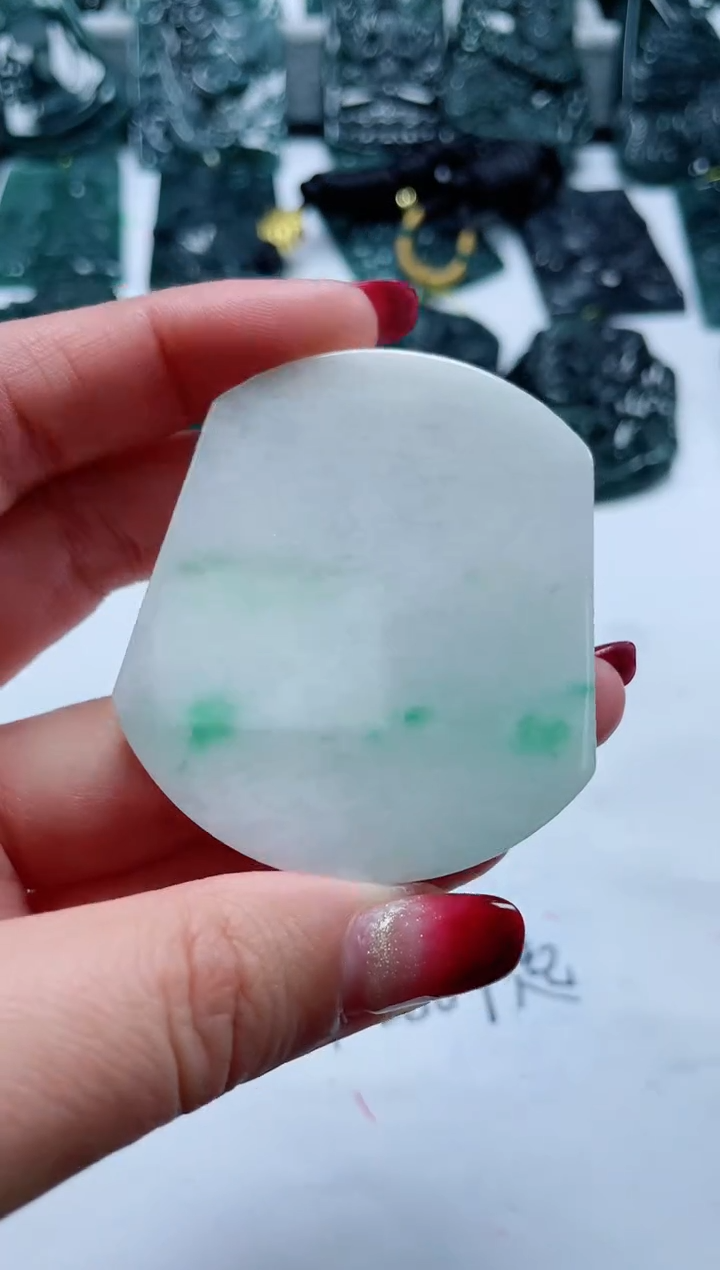 【闪购商品】翡翠颈饰未镶嵌        