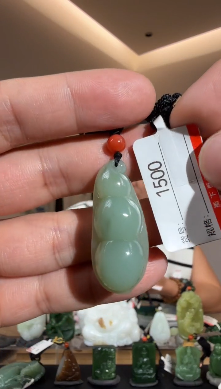 和田玉未镶嵌颈饰1