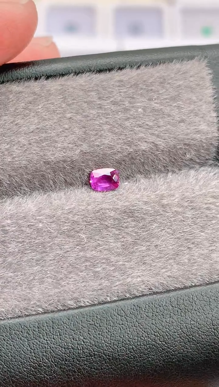 裸石蓝宝石0.41ct天然无烧蓝宝石