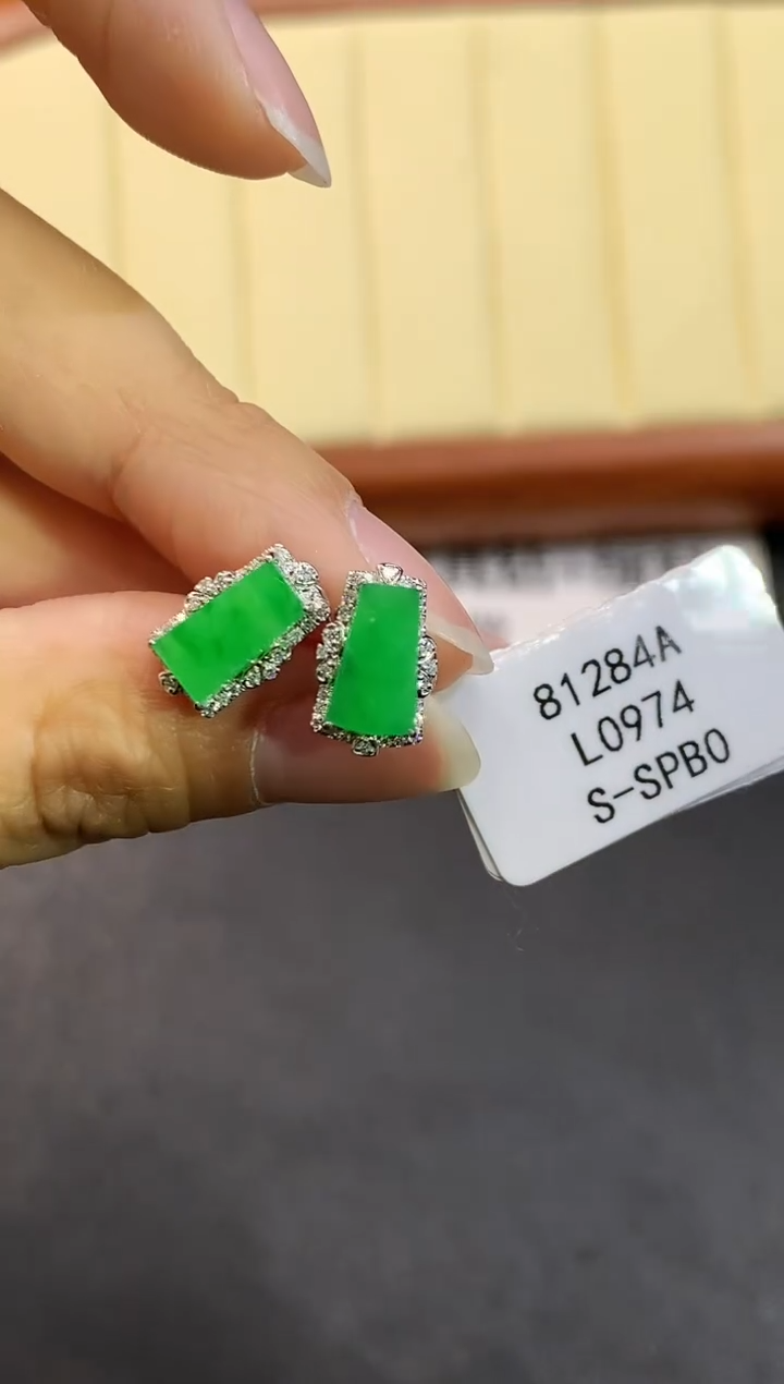 【闪购商品】翡翠耳饰18K金镶嵌L0974