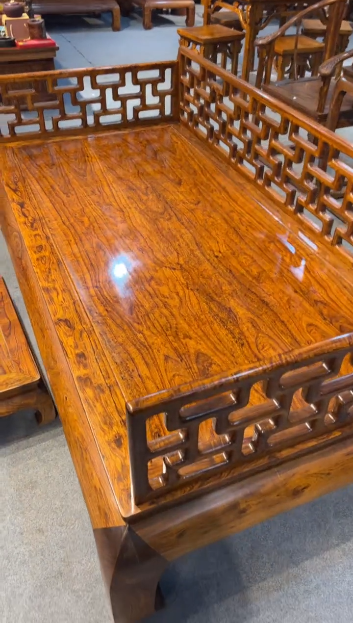 【闪购商品】花梨木类木艺龋齿罗汉床