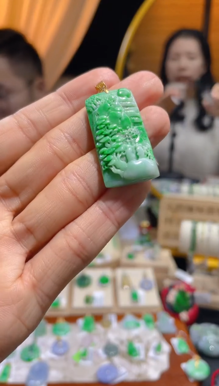 【闪购商品】翡翠颈饰18K金镶嵌假一赔三