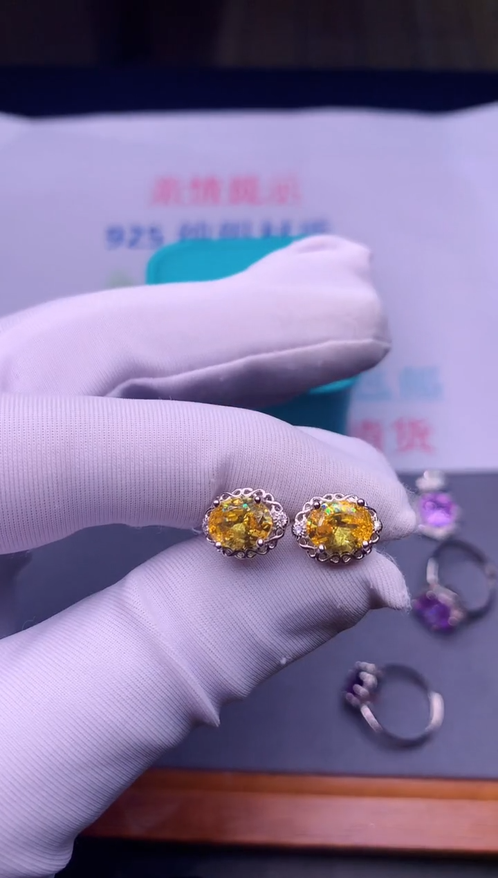 【闪购商品】蓝宝石耳钉银S925镶嵌............