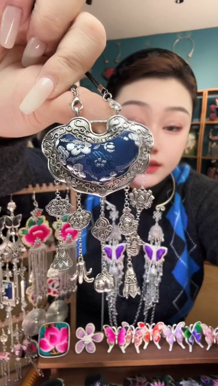 刺绣纯手工民族风刺绣吊坠