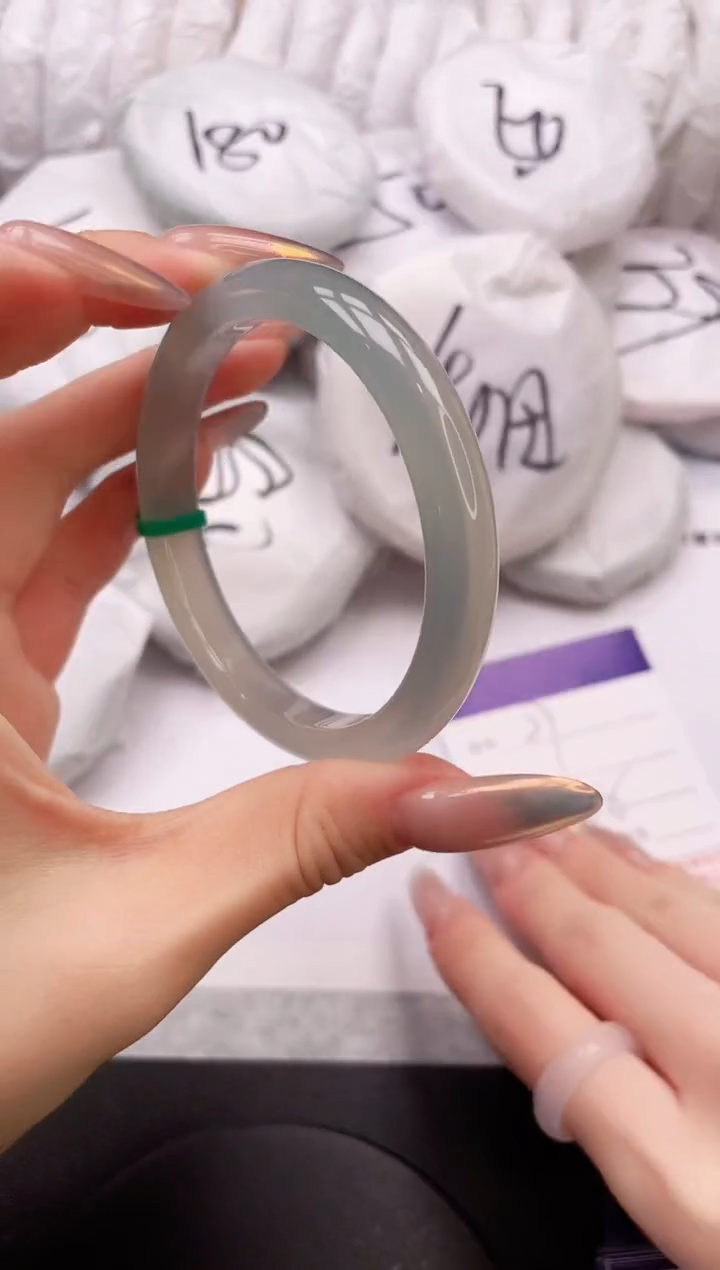 【闪购商品】石英质玉手镯未镶嵌23K27-56