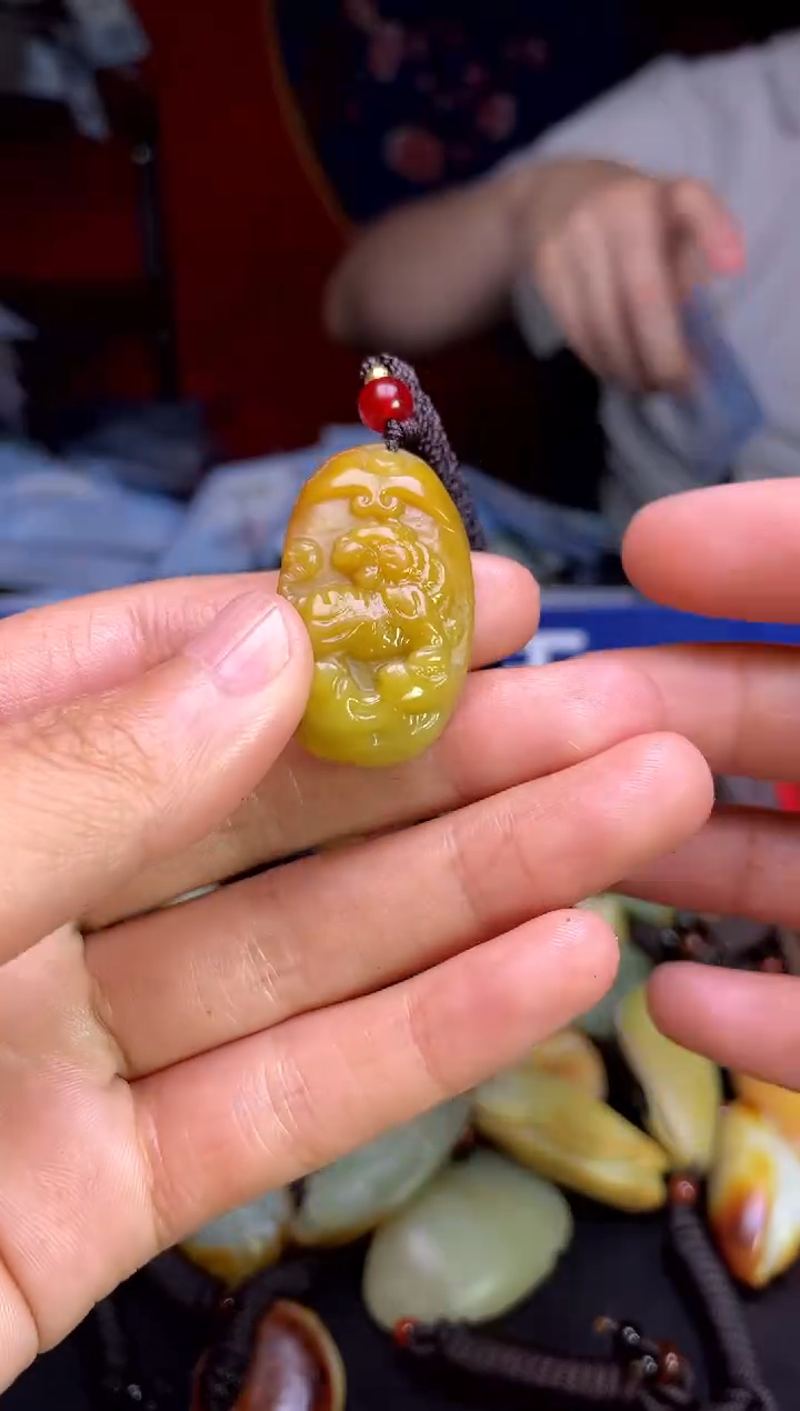 和田玉未镶嵌颈饰1