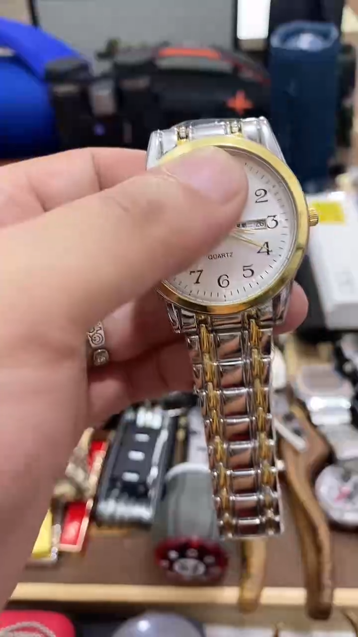 瓷片闪购商品 如图所示