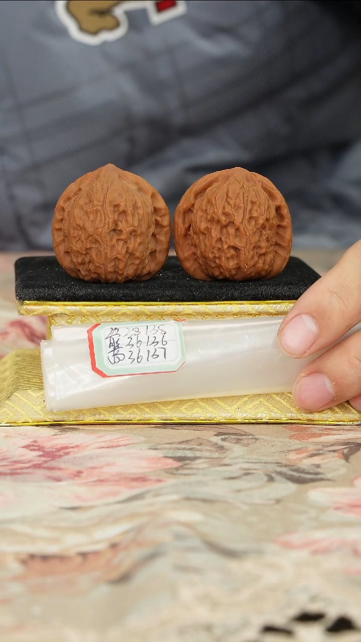 【闪购商品】文玩核桃把件非嫁接将军帽