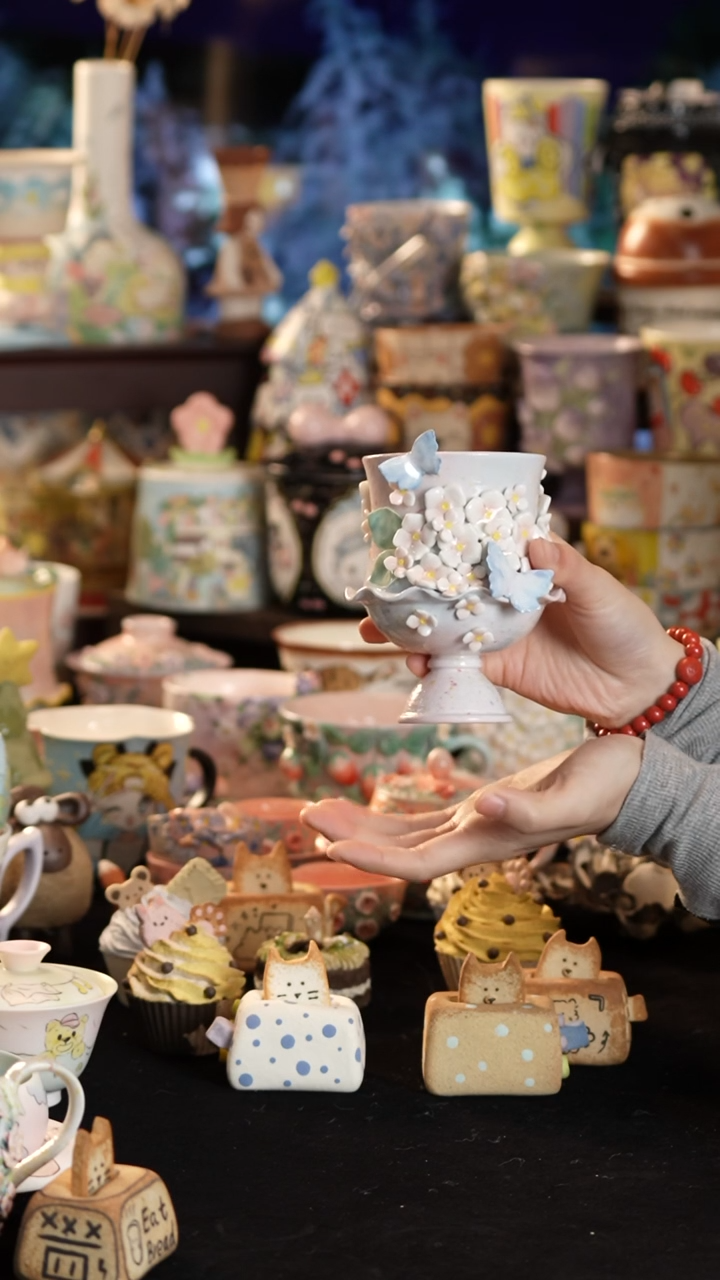 摆件陶景德镇釉下彩手绘设计师款陶瓷