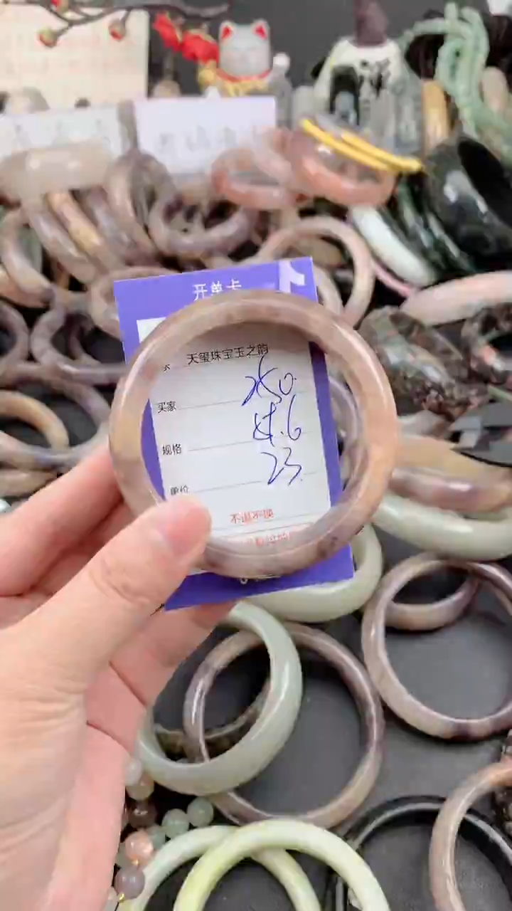 未镶嵌手镯石英质玉250