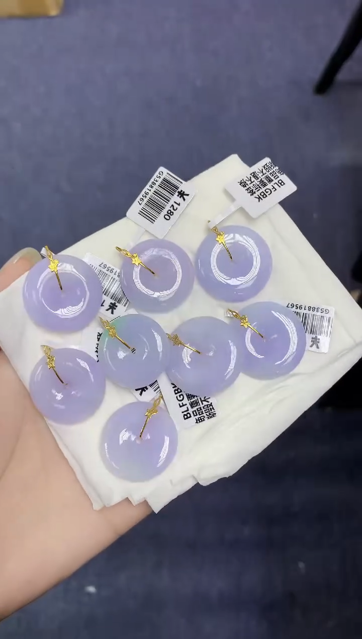 翡翠18K金镶嵌颈饰天然缅甸翡翠A货多样性发其一