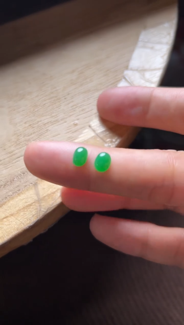 【闪购商品】定制翡翠未镶嵌绿蛋面一对1500+150-lh