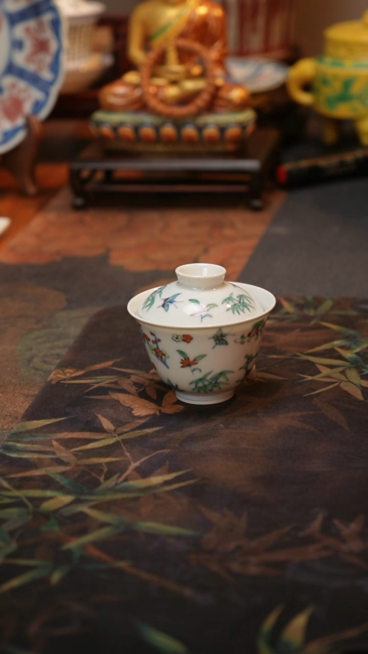 【闪购商品】青花斗彩花蝶纹盖碗