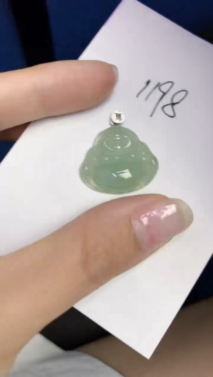 翡翠未镶嵌颈饰多样发其一