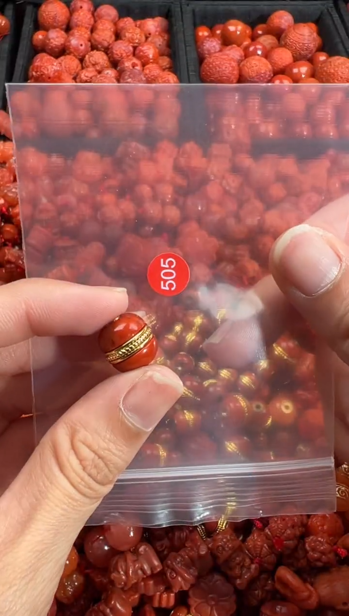 南红玛瑙未镶嵌颈饰1