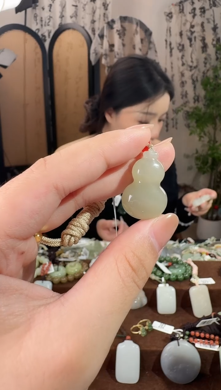 颈饰未镶嵌和田玉晴水葫芦