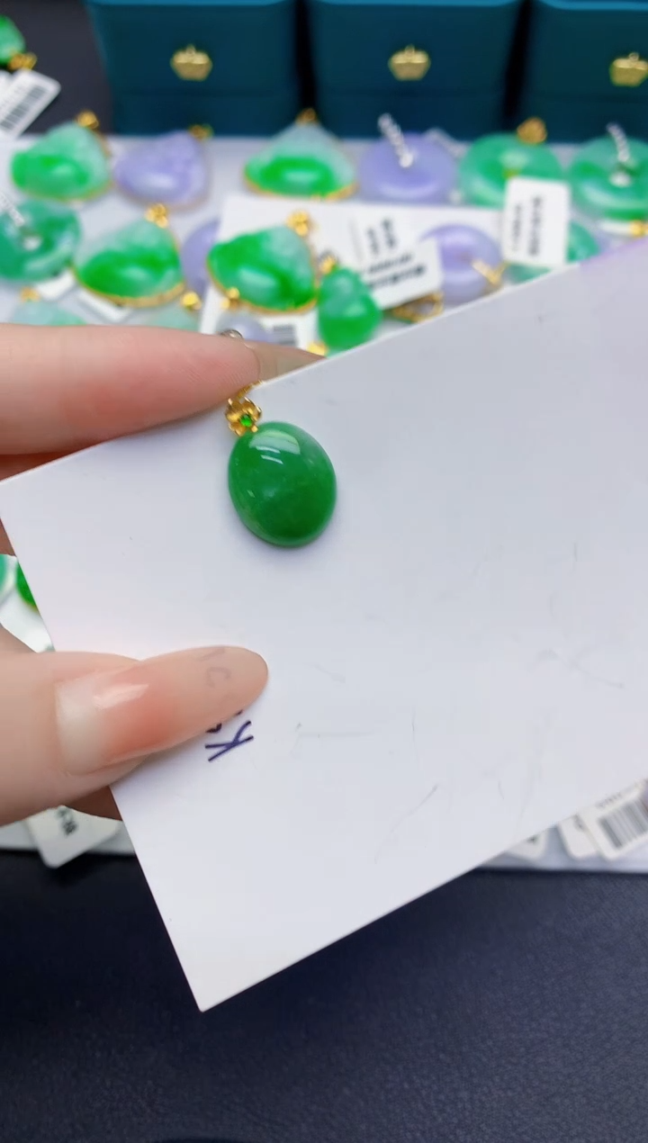 颈饰18K金镶嵌翡翠缅甸天然翡翠A货