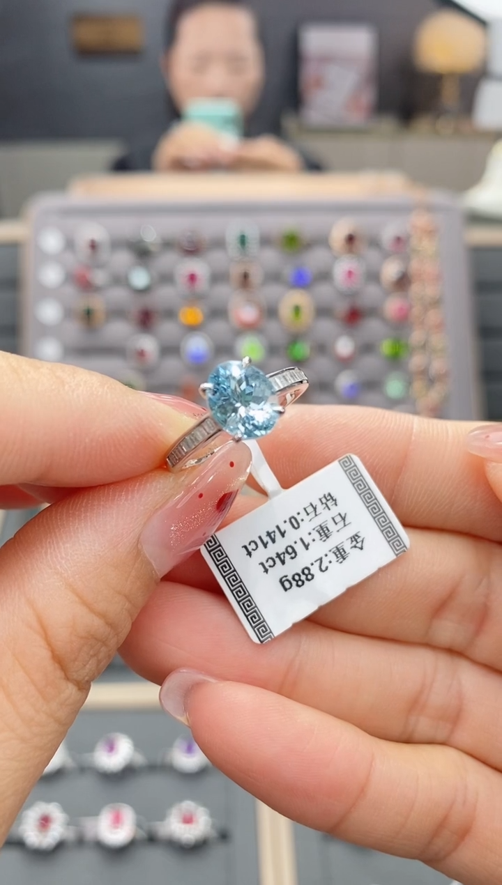 【闪购商品】海蓝宝石戒指18K金镶嵌1.64配钻
