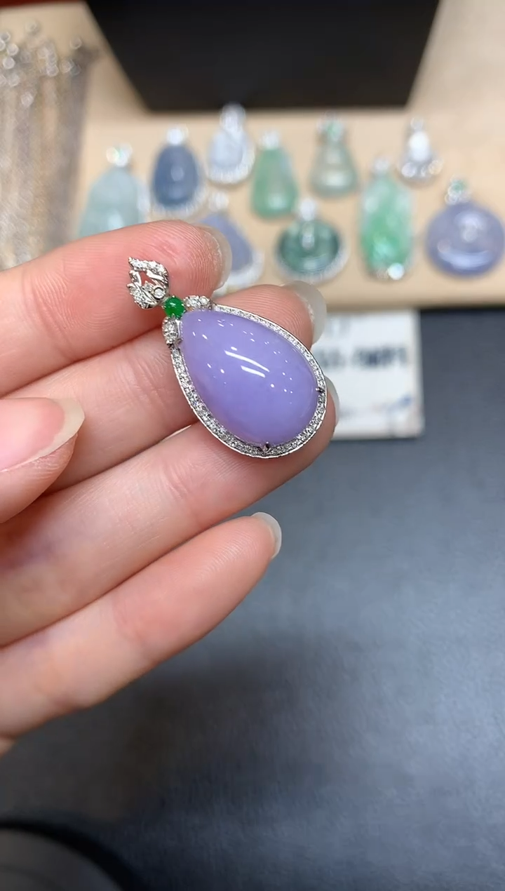 【闪购商品】翡翠颈饰18K金镶嵌水滴【无服务费