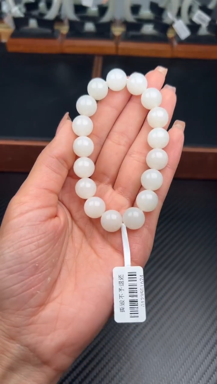 未镶嵌手串和田玉黑山微色差卡12m