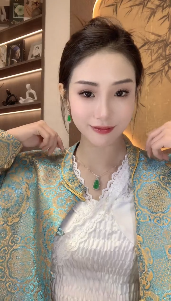 【闪购商品】翡翠吊坠(不含链)18K金镶嵌C35