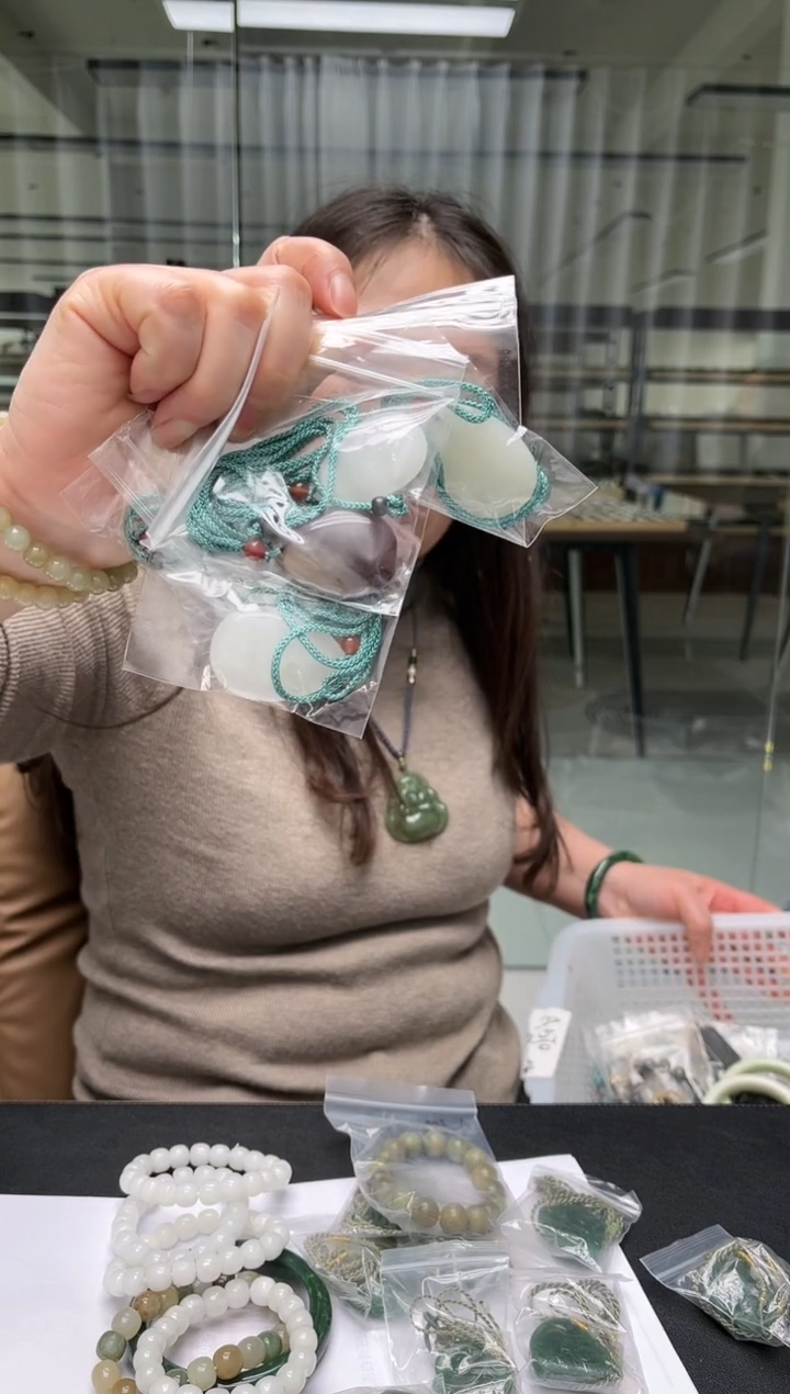 【闪购商品】石英质玉吊坠(赠链)未镶嵌吊坠M-3发其一