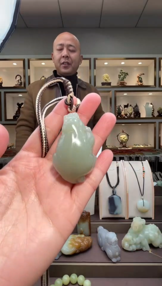 颈饰未镶嵌和田玉苏