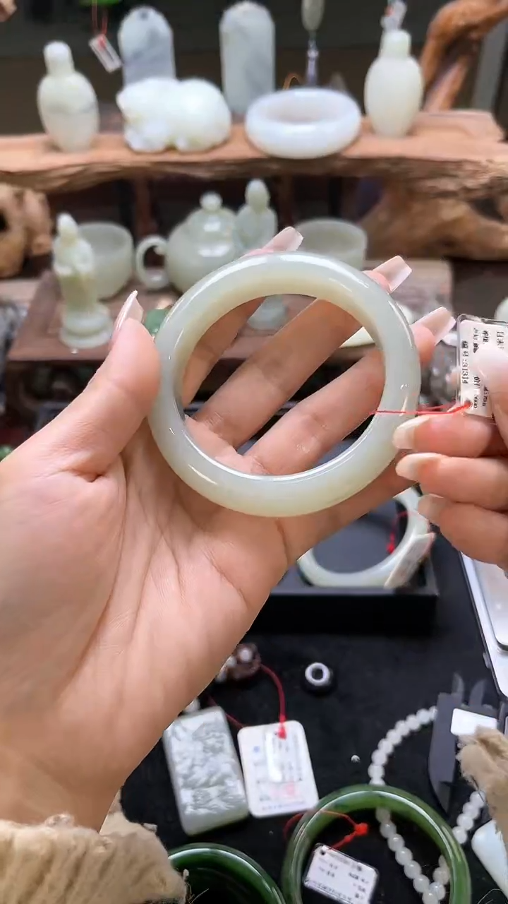 【闪购商品】和田玉手镯未镶嵌且末青白59圈 31314