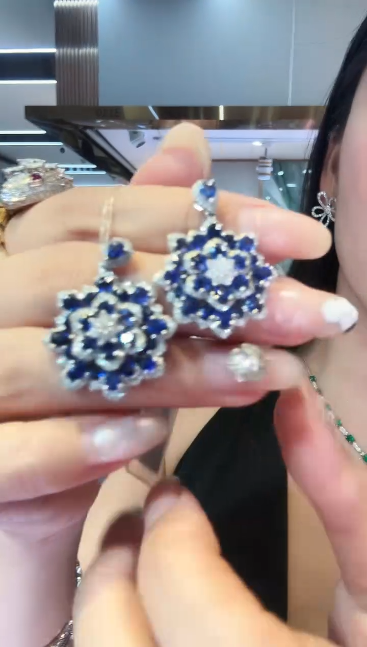 吊坠（不含链）蓝宝石铂Pt950镶嵌多样性发其一