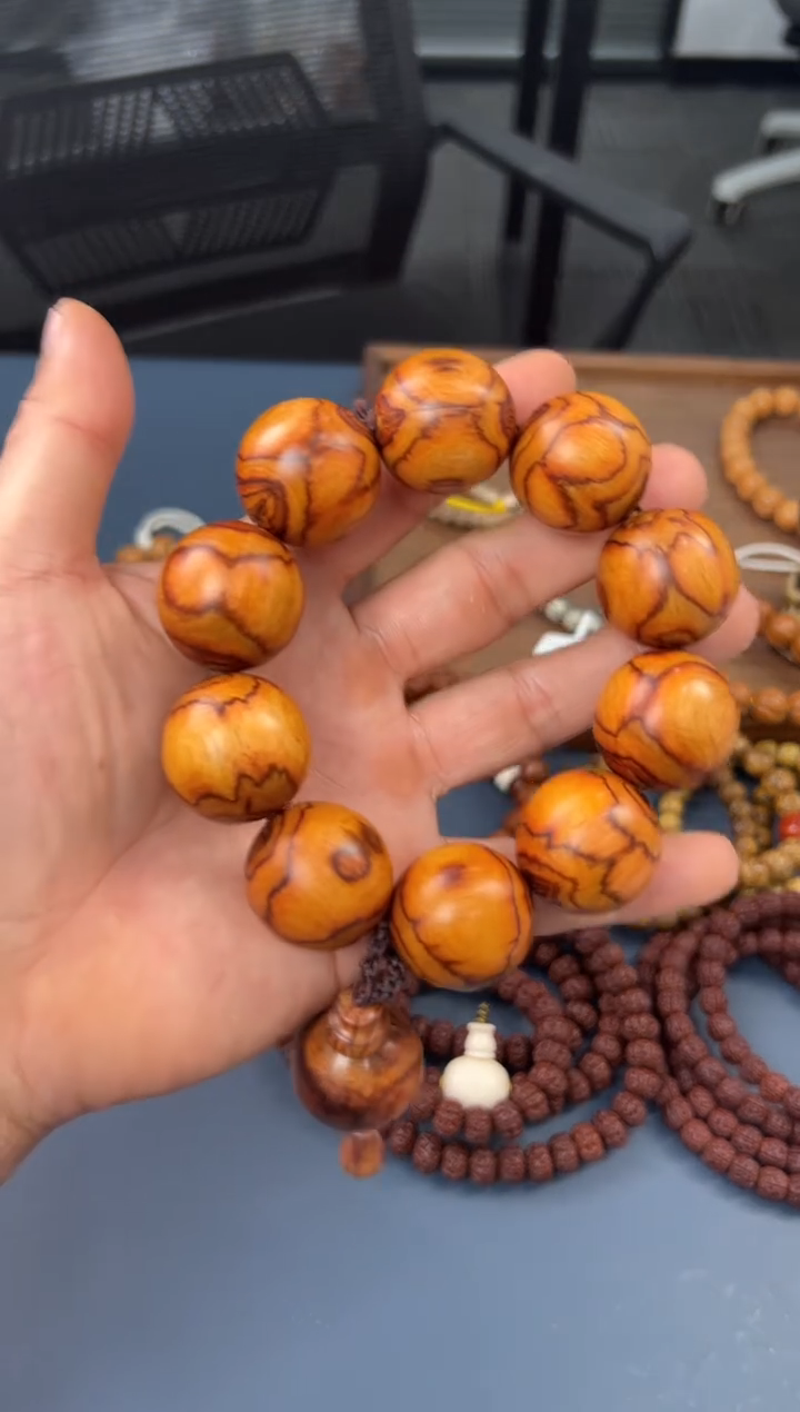 手串/手链黄花梨/降香黄檀海南黄花梨手串有一颗有裂