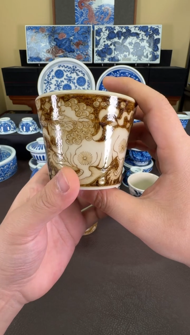 【闪购商品】瓷片釉里金双狮纹冰桶杯