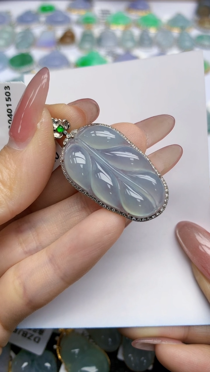 【闪购商品】翡翠挂件18K金镶嵌天然翡翠A货