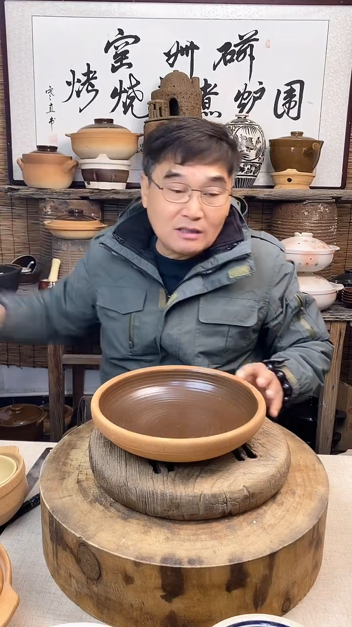 土陶口径26cm复古土菜钵（无盖）
