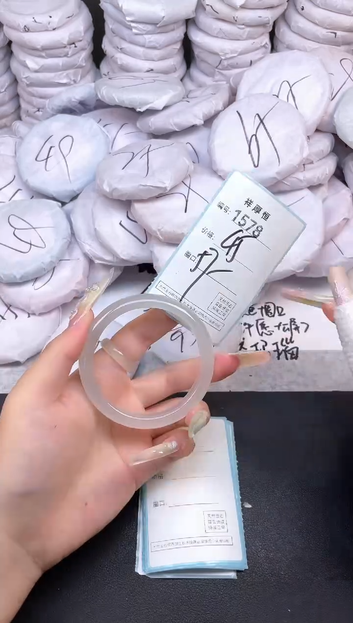 玛瑙/玉髓手镯未镶嵌1578
