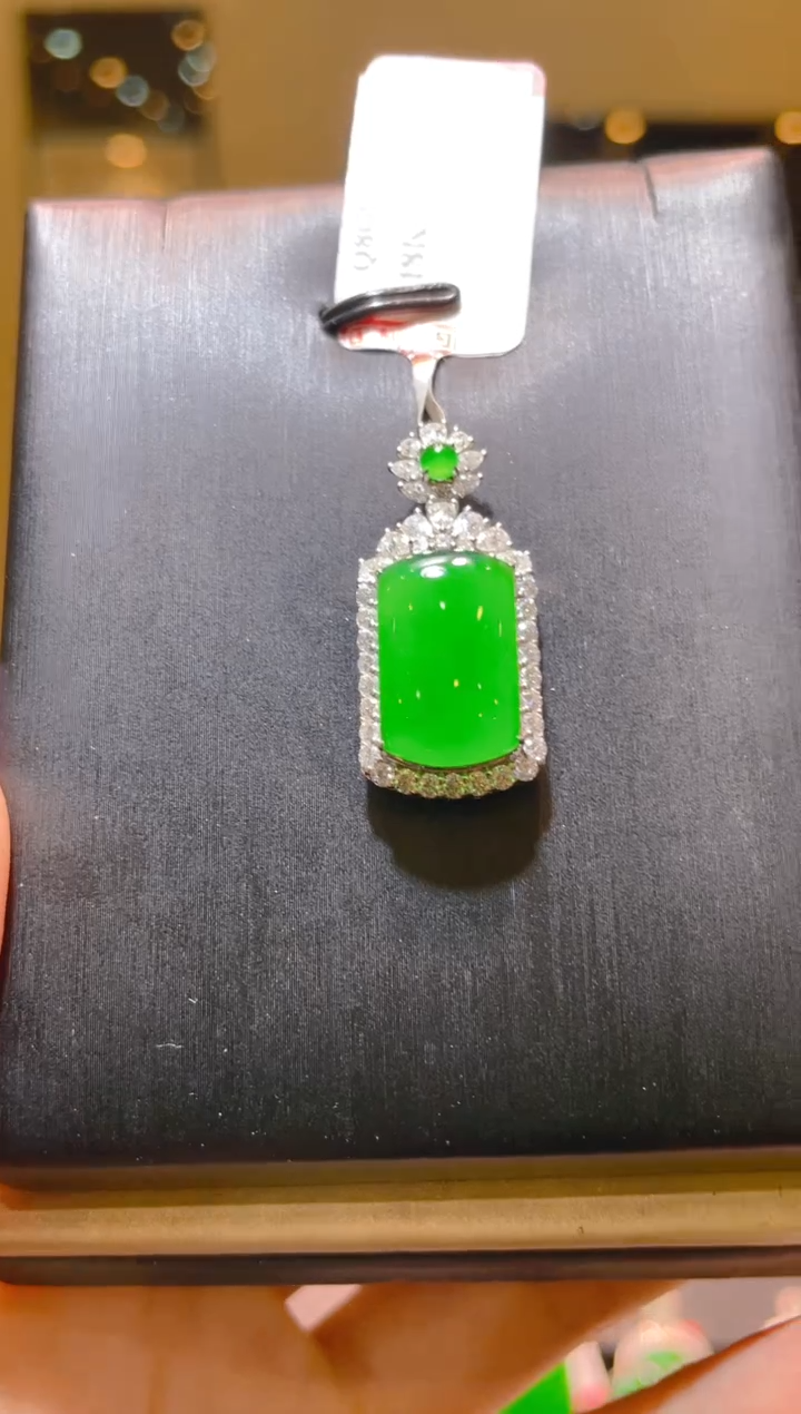 【闪购商品】翡翠18K金镶嵌吊坠(赠链)天然A货翡翠A83