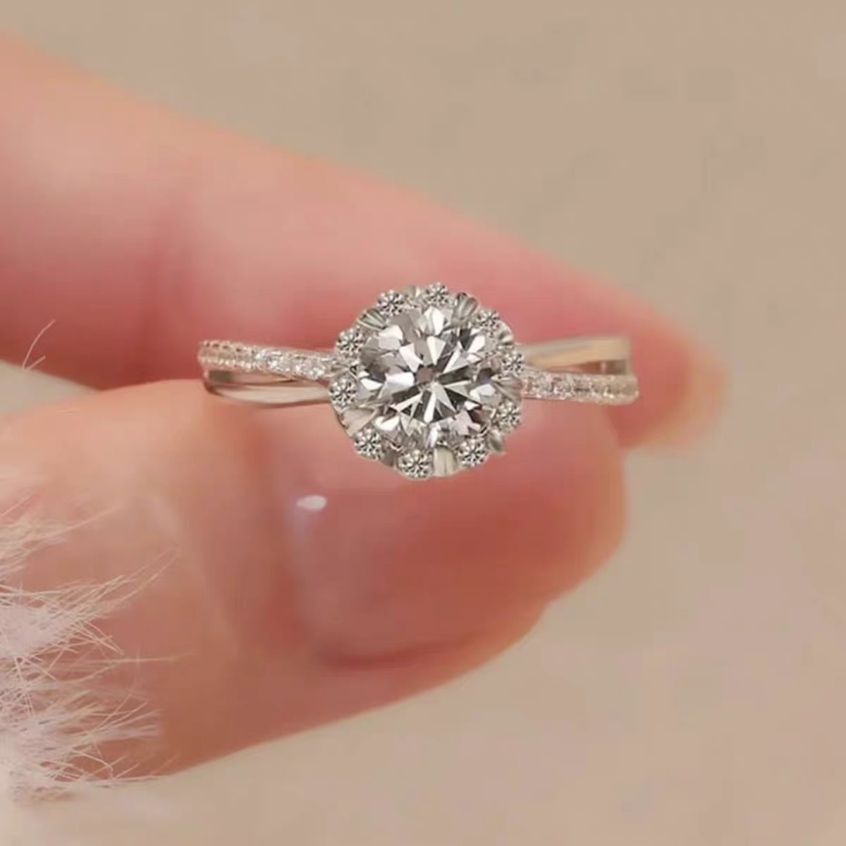925银莫桑石银制品 《洛夫》1克拉纽臂花苞戒指/合成碳硅石
