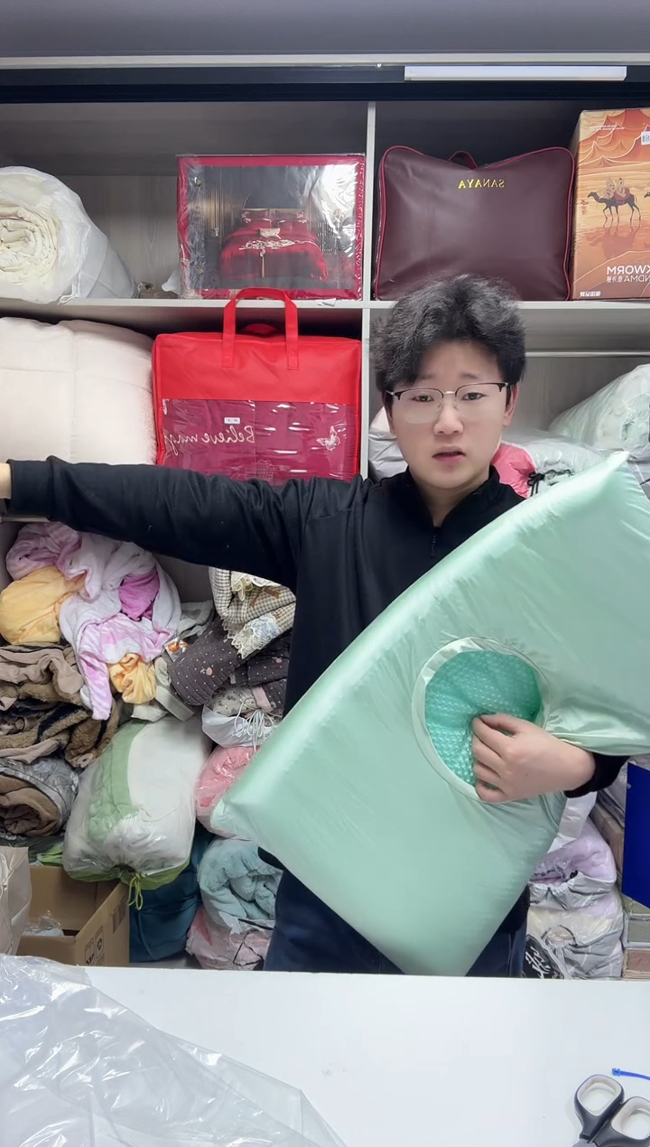 羊羔毛绿色凝胶枕带盒