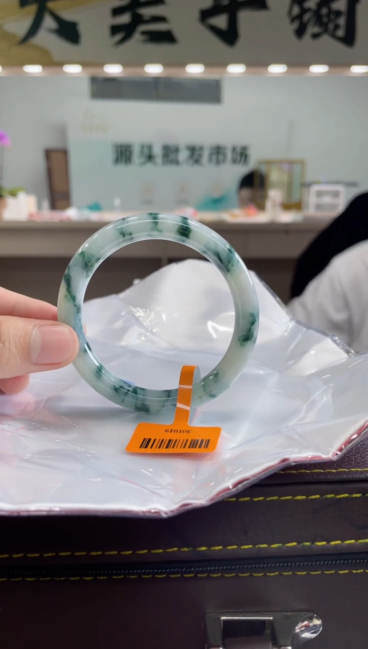 【闪购商品】翡翠手镯未镶嵌手镯