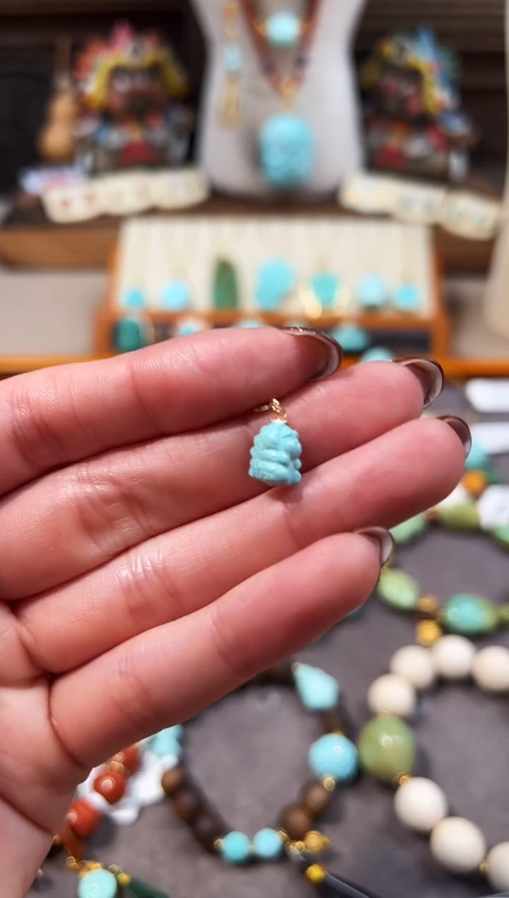 18K金镶嵌绿松石提溜嘟嘟嘴蜡笔小新