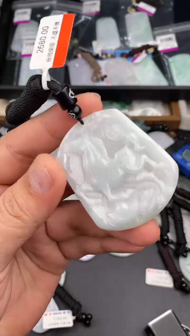 【闪购商品】翡翠颈饰未镶嵌  天然翡翠，一物一图