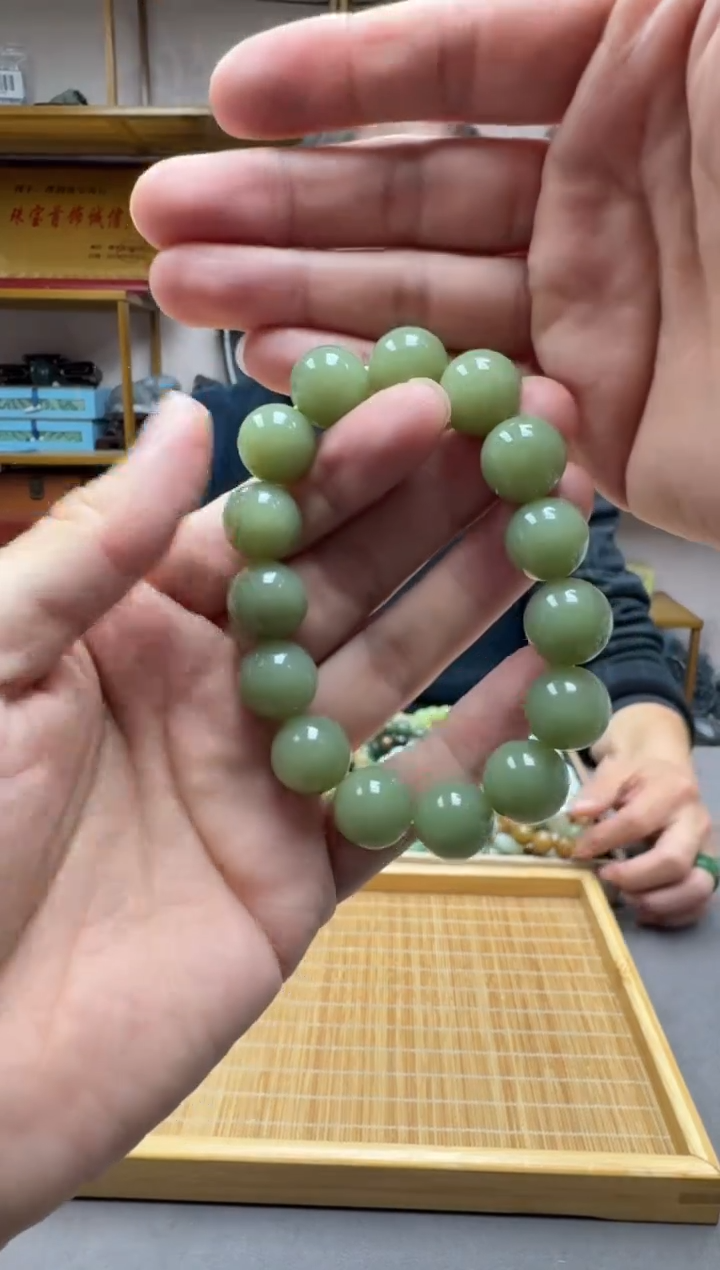 未镶嵌手链和田玉14华土沟竹叶青